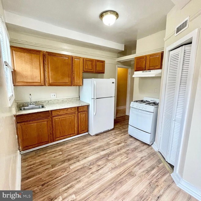 34 O St NW unit B, Washington, DC 20001 - photo 1