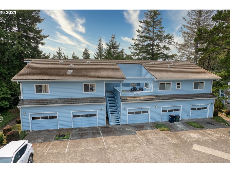 1445 Seacrest Ln unit 4, Brookings, OR 97415 - photo 1