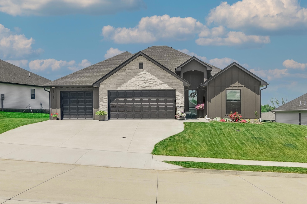 6001 Tamarack Dr-02