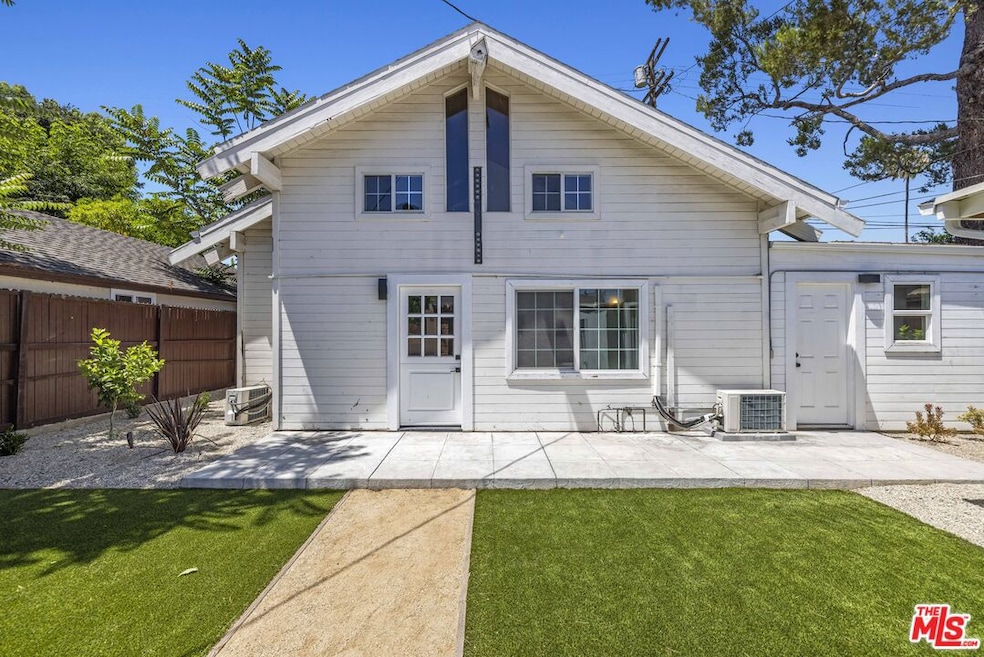 11149 Hortense St, Los Angeles, CA 91602 - photo 1