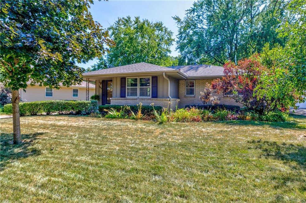 3852 Valdez Dr, Des Moines, IA 50310 - photo 1