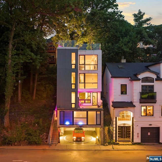 1076 River Rd, Edgewater, NJ 07020 - photo 1