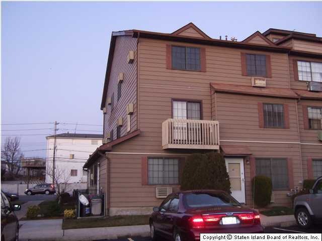 85 Gardenia Ln, Staten Island, NY 10314 - photo 1