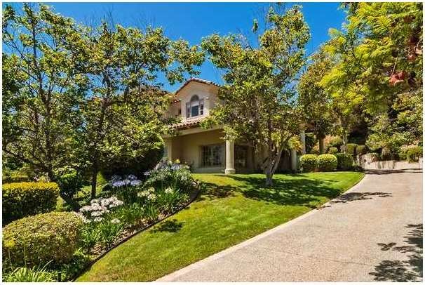 A short distance from the gates in the Groves the 