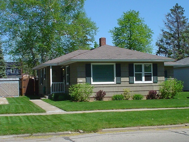 2310 14th Ave, Menominee, MI 49858 - photo 1