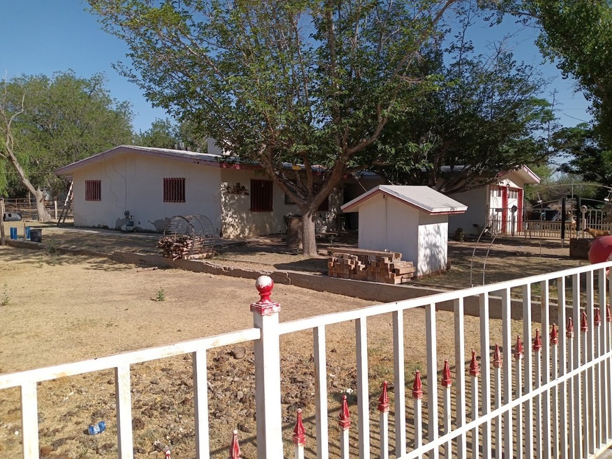11943 Los Adobes Dr, Socorro, TX 79927 - photo 1