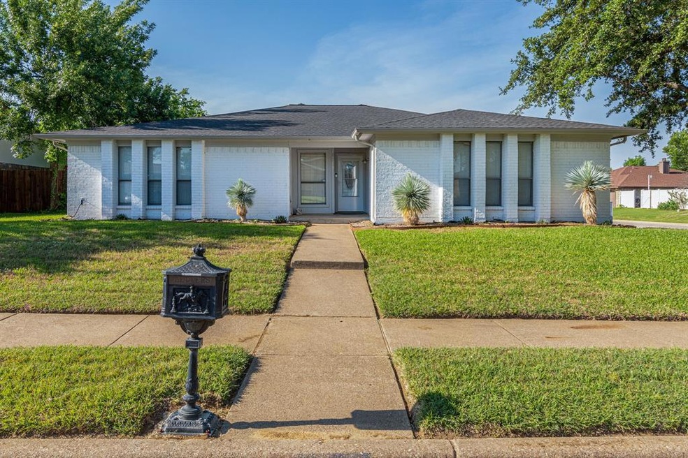 1400 Storm Ct E, Bedford, TX 76022 - photo 1