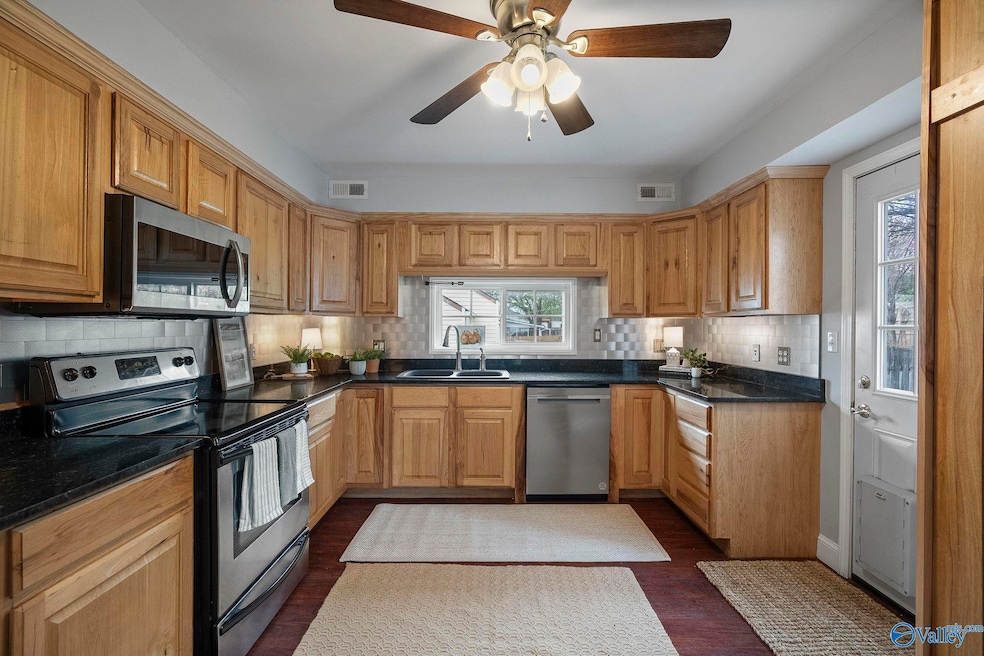 1927 Vanderbilt Cir SW, Huntsville, AL 35801 - photo 1