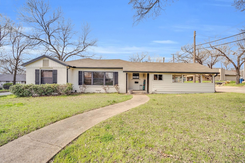 1313 N Preston St, Ennis, TX 75119 - photo 1