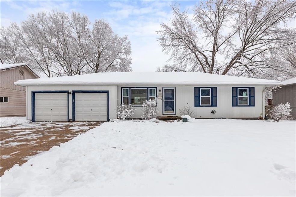 808 NW North Summit Cir, Blue Springs, MO 64015 - photo 1