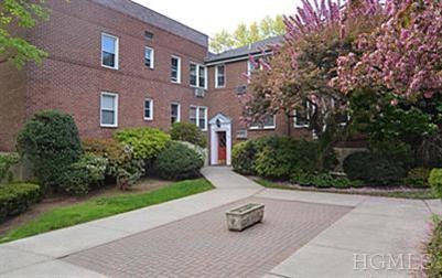 329 Palmer Terrace unit 2D, Mamaroneck, NY 10543 - photo 1