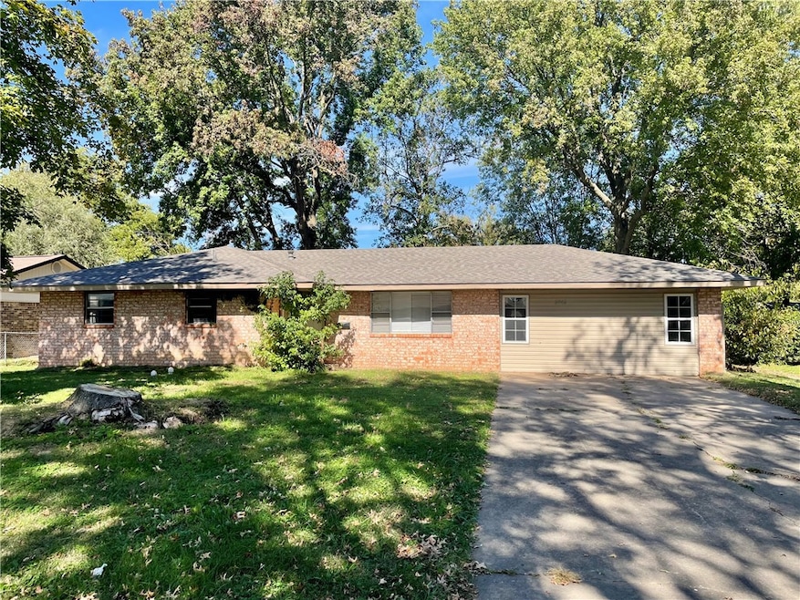 2002 Melissa Ln, Springdale, AR 72762 - photo 1