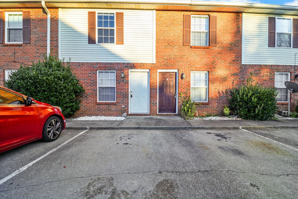 284 Raleigh Dr unit E, Clarksville, TN 37043 - photo 1