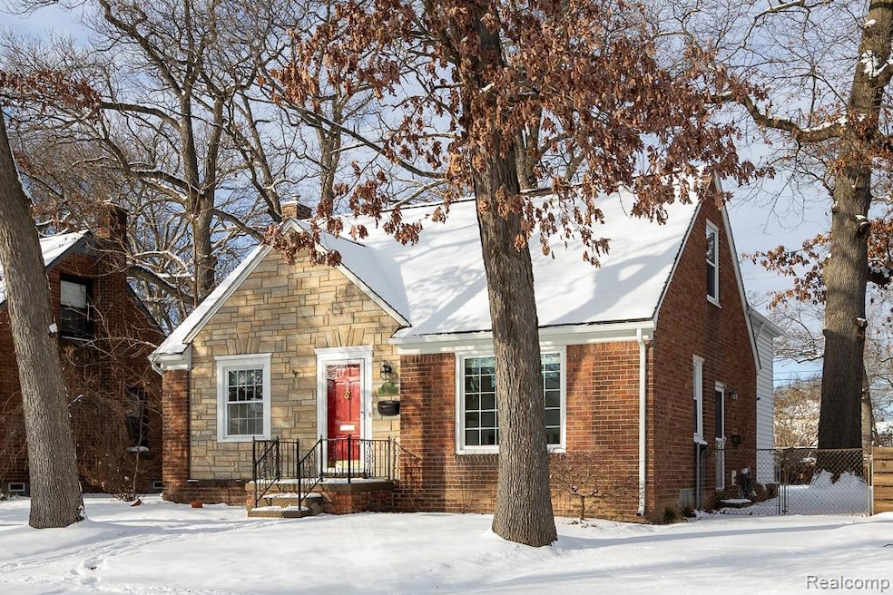 620 Catalpa Dr, Royal Oak, MI 48067 - photo 1