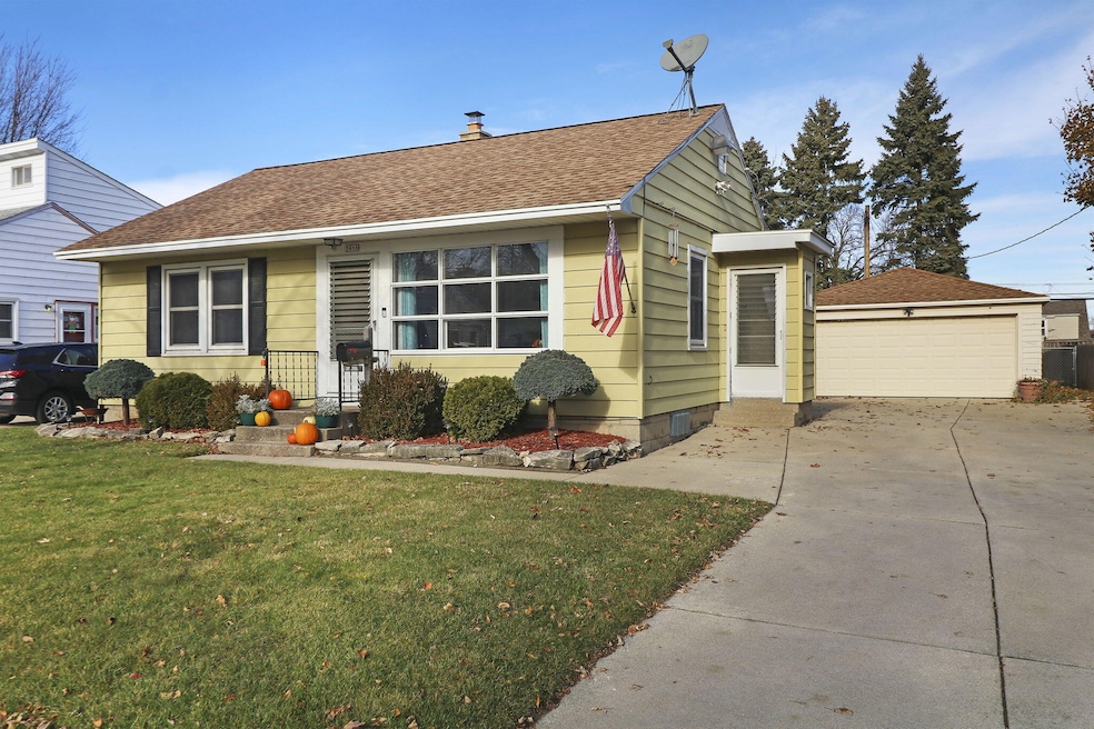 3466 E Waterford Ave, Saint Francis, WI 53235 - photo 1