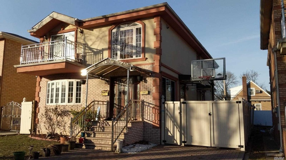 24139 85th Rd unit 2nd Fl, Bellerose, NY 11426 - photo 1