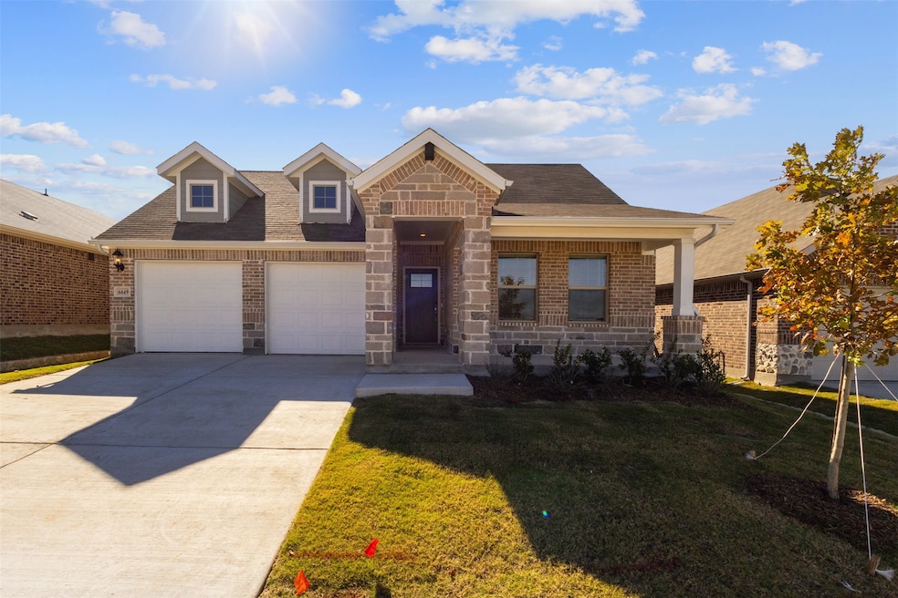 6649 Valley Lake Ln, Crowley, TX 76036 - photo 1