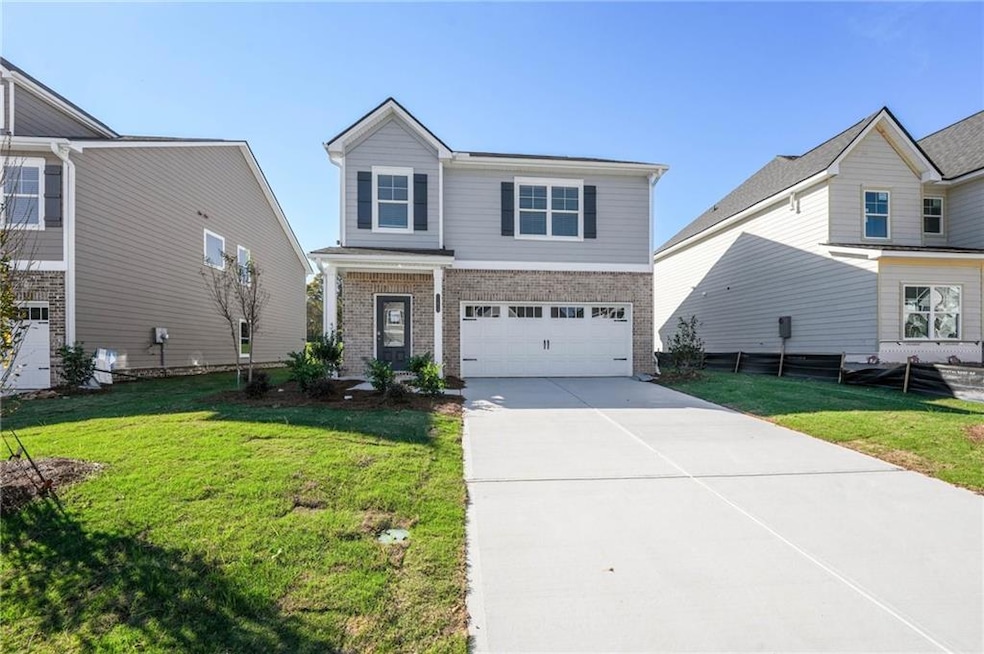 View of front of property featuring a front lawn a
