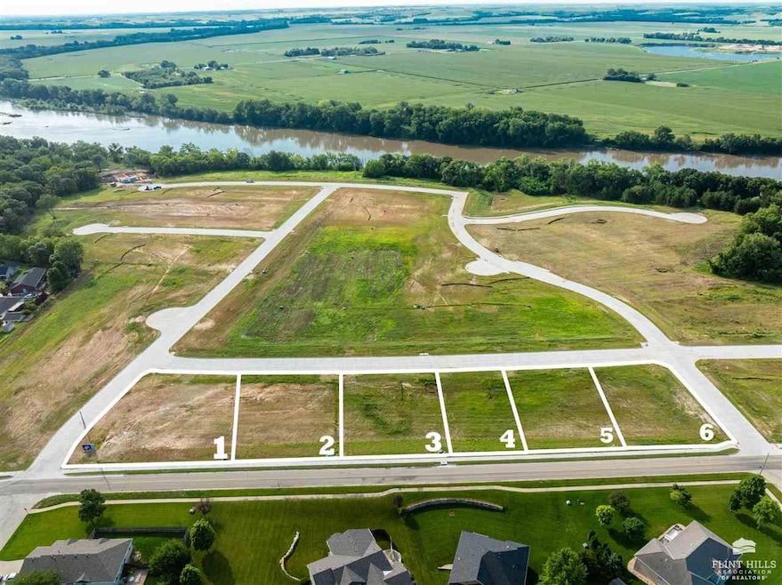 205 Overbrook Dr, Wamego, KS 66547 - photo 1