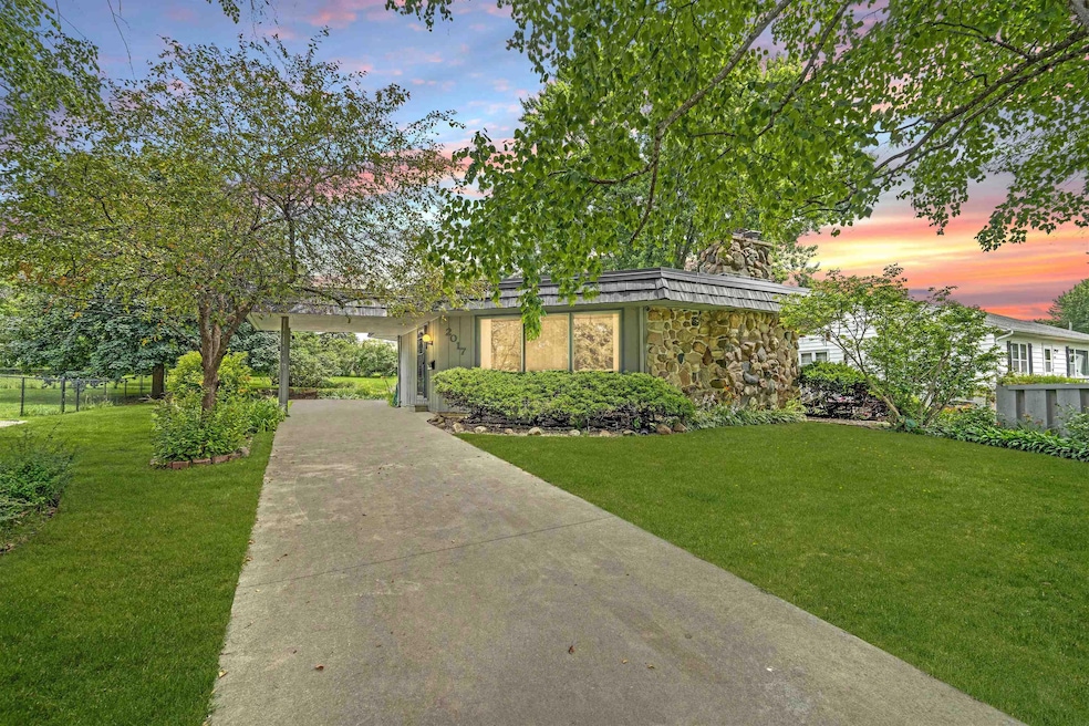 2017 W 4th St, Cedar Falls, IA 50613 - photo 1