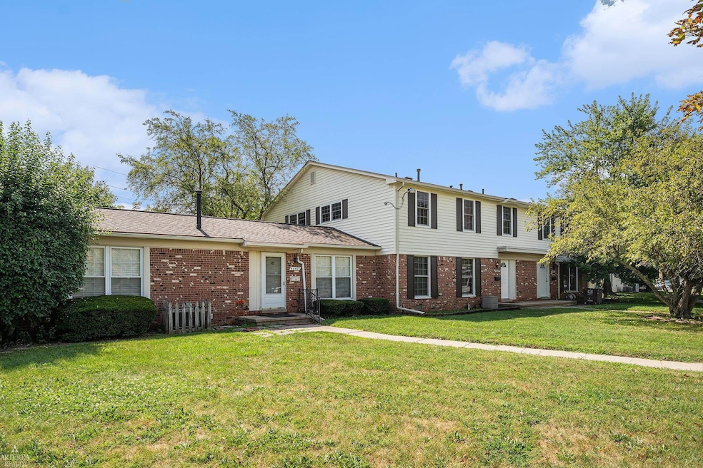 44409 Newburyport Dr unit 133, Canton, MI 48187 - photo 1