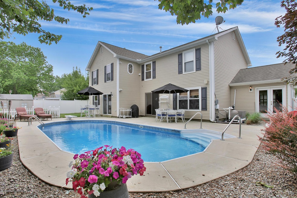 17 Emory St Howell NJ 07731-large-036-35