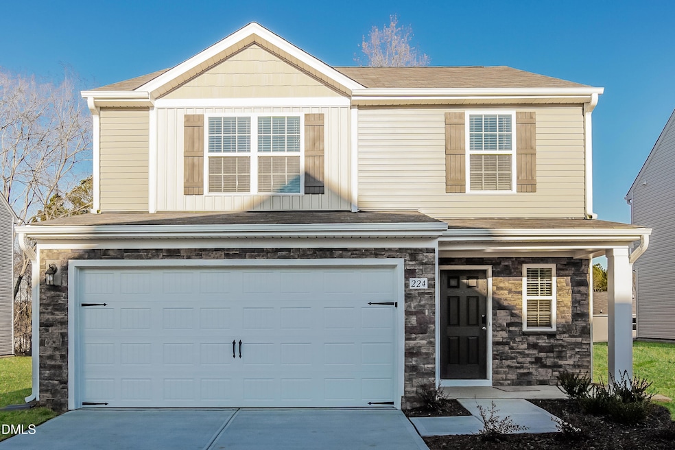 017-photo-front-view-12362624