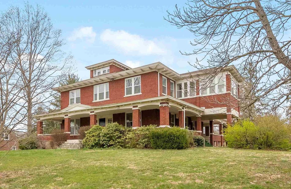 1409 Cabot Dr, Pearisburg, VA 24134