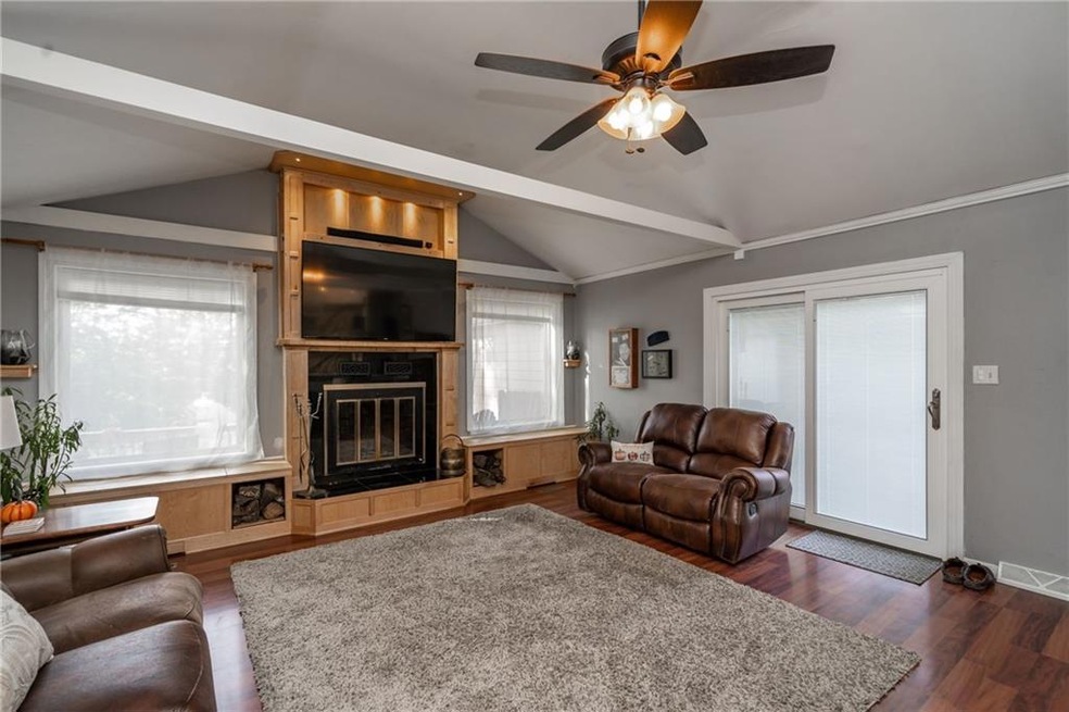 2nd living room