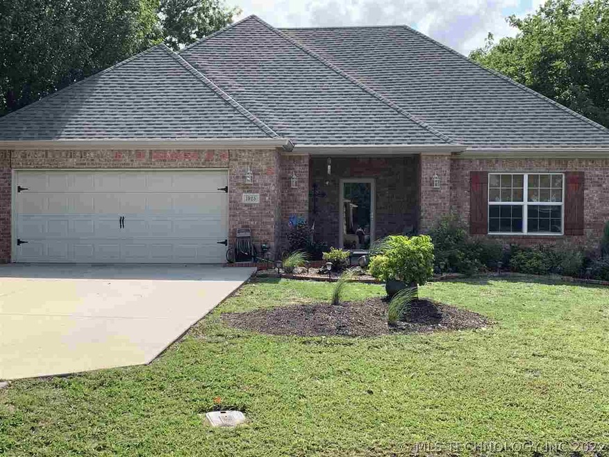 1925 Red Oak Dr, Ardmore, OK 73401 - photo 1