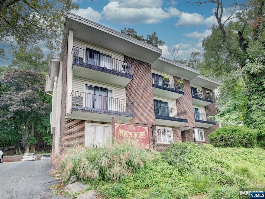 For Rent $1,950/month