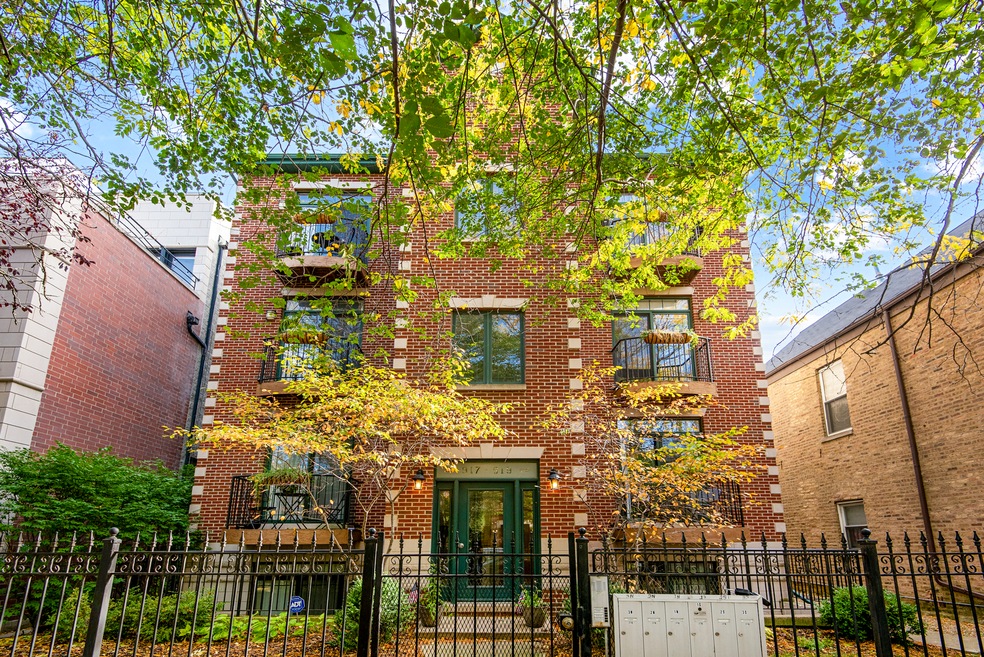 917 N Honore St unit 1S, Chicago, IL 60622 - photo 1