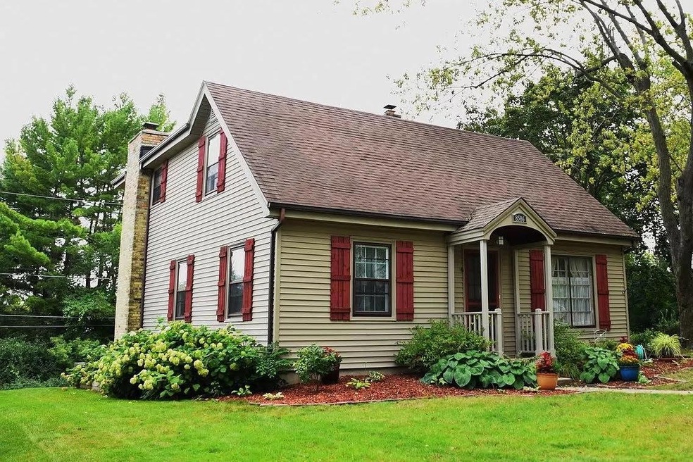 W164N8586 Hiawatha Ave, Menomonee Falls, WI 53051 - photo 1