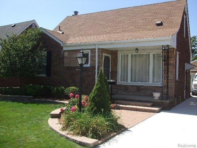GREAT CURB APPEAL.JPG