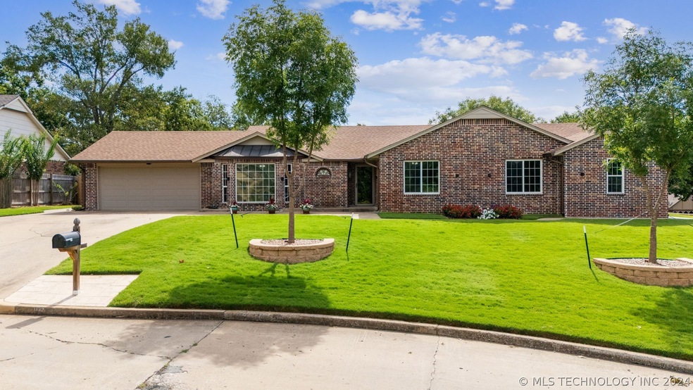 1132 N Faulkner Dr, Claremore, OK 74017 - photo 1