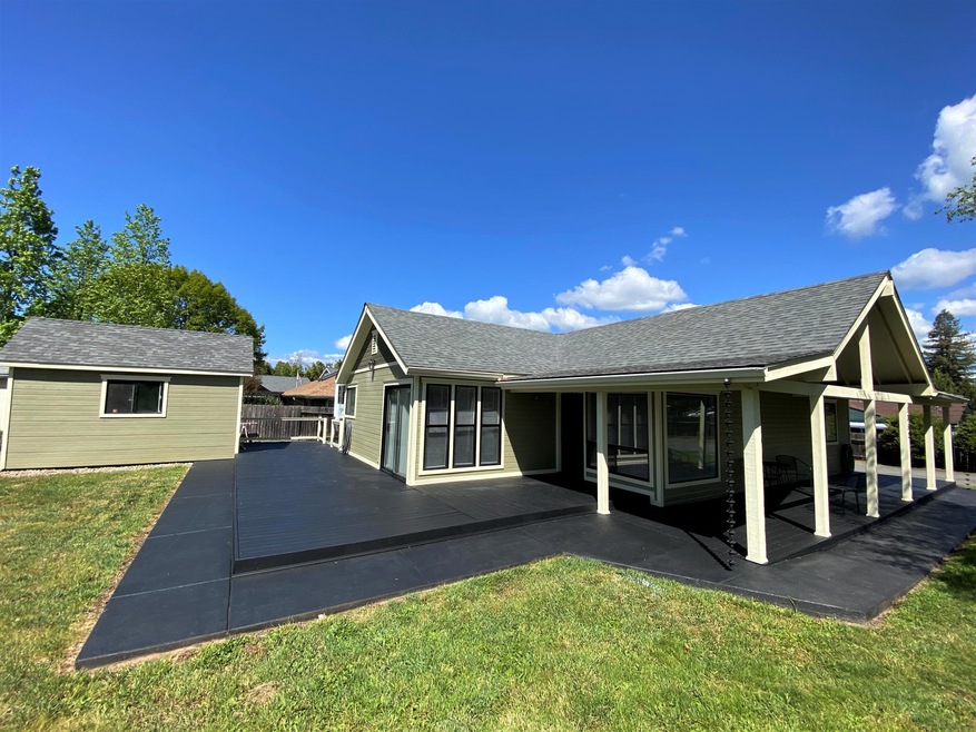 1352 Shady Ln, Grants Pass, OR 97527 - photo 1