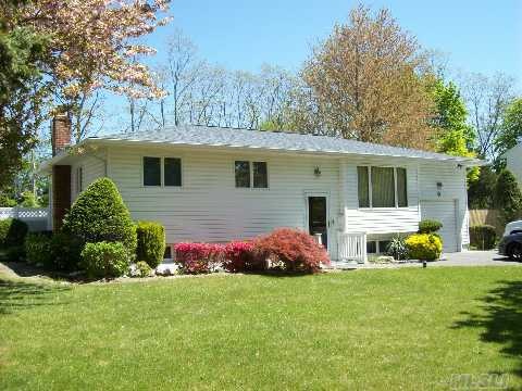 9 Pawnee Dr, ComMacK, NY 11725 - photo 1