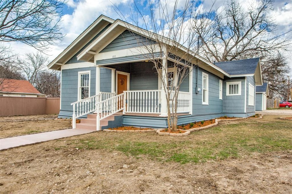 800 N Clements St, Gainesville, TX 76240 - photo 1