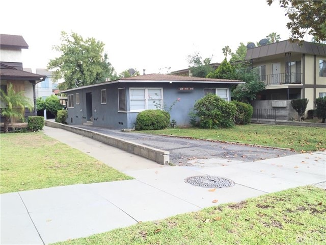 Nice single level building ! all single level unit