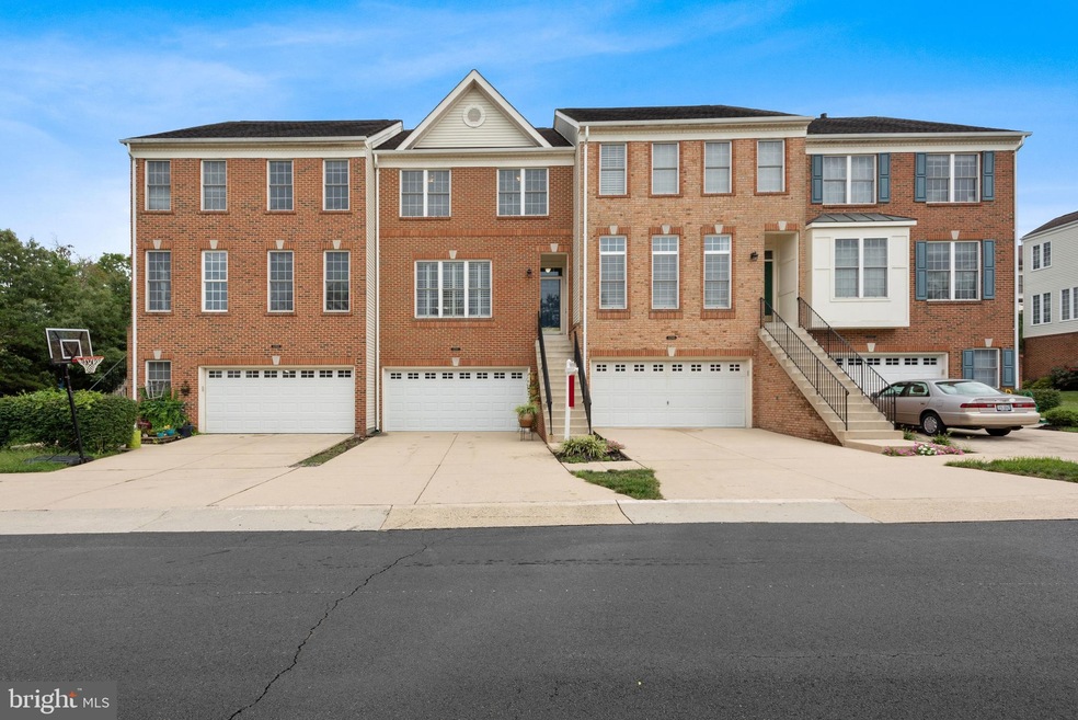 42951 Shelbourne Square, Chantilly, VA 20152 - photo 1