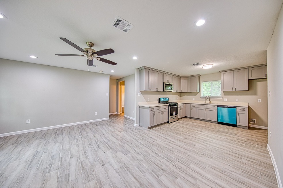 6806 Peyton St, Houston, TX 77028 - photo 1