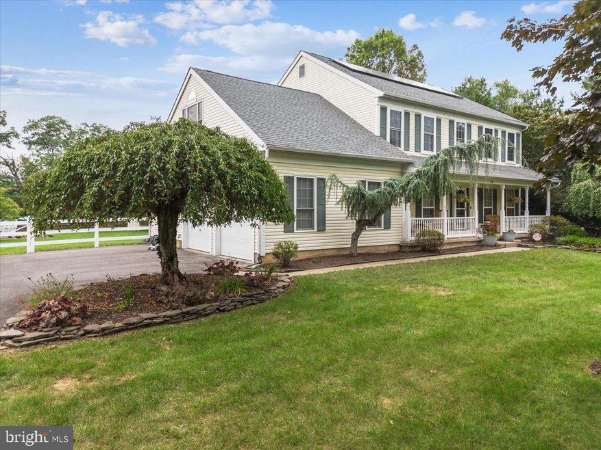 16 Sheffield Dr, Columbus, NJ 08022 - photo 1