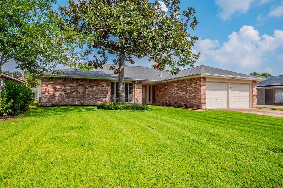 204 Brandywyne Dr, Friendswood, TX 77546 - photo 1