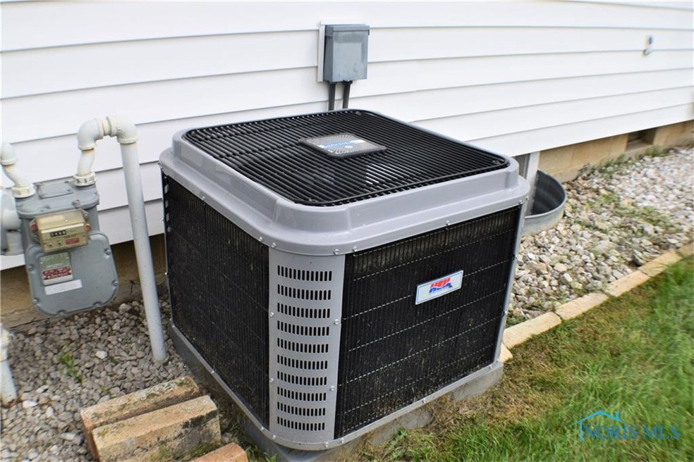 749 Erie St, Woodville, OH 43469 - photo 1