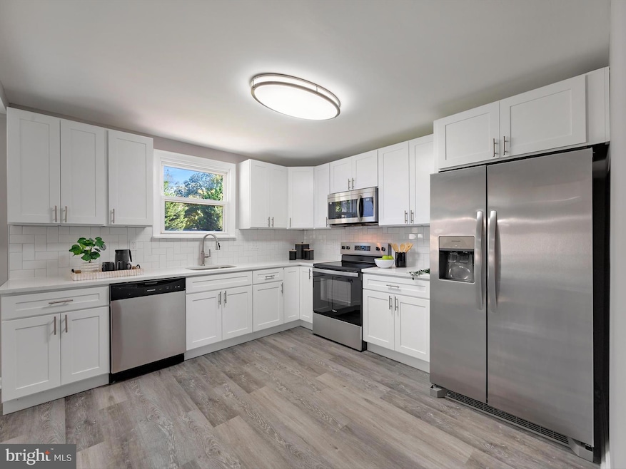 325 Beach Ave, Pasadena, MD 21122 - photo 1