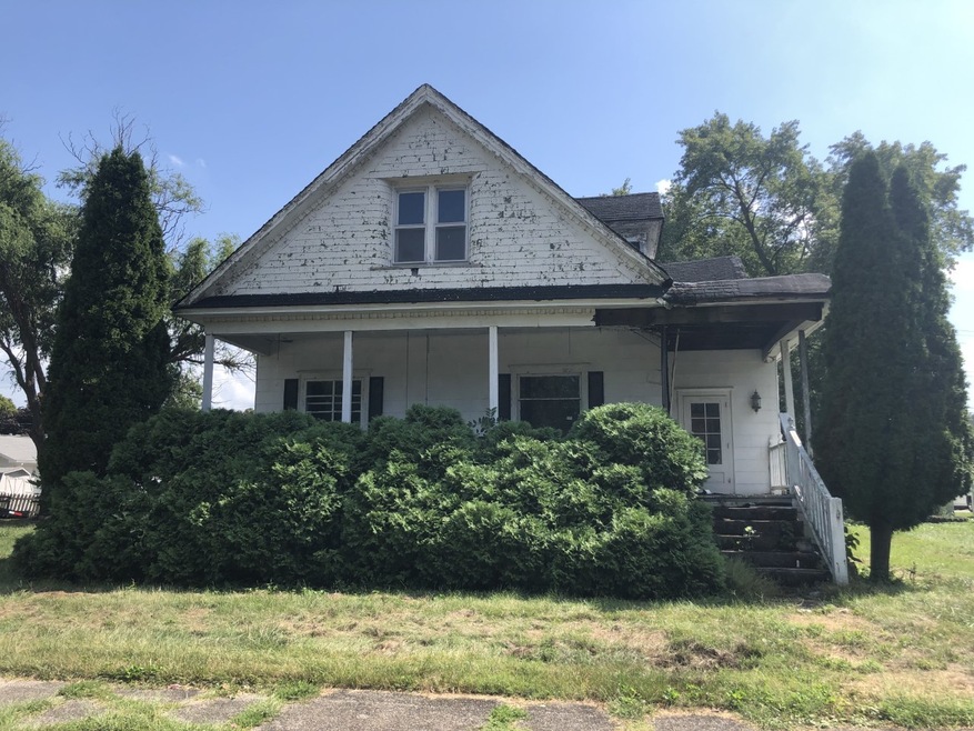 105 E Ensey St, Tuscola, IL 61953 - photo 1