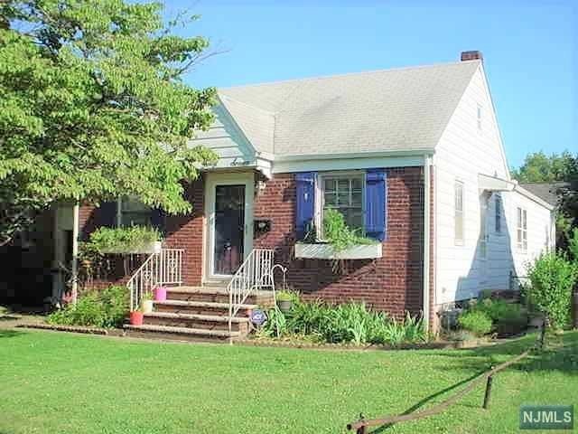 147 Palsa Ave, Elmwood Park, NJ 07407 - photo 1