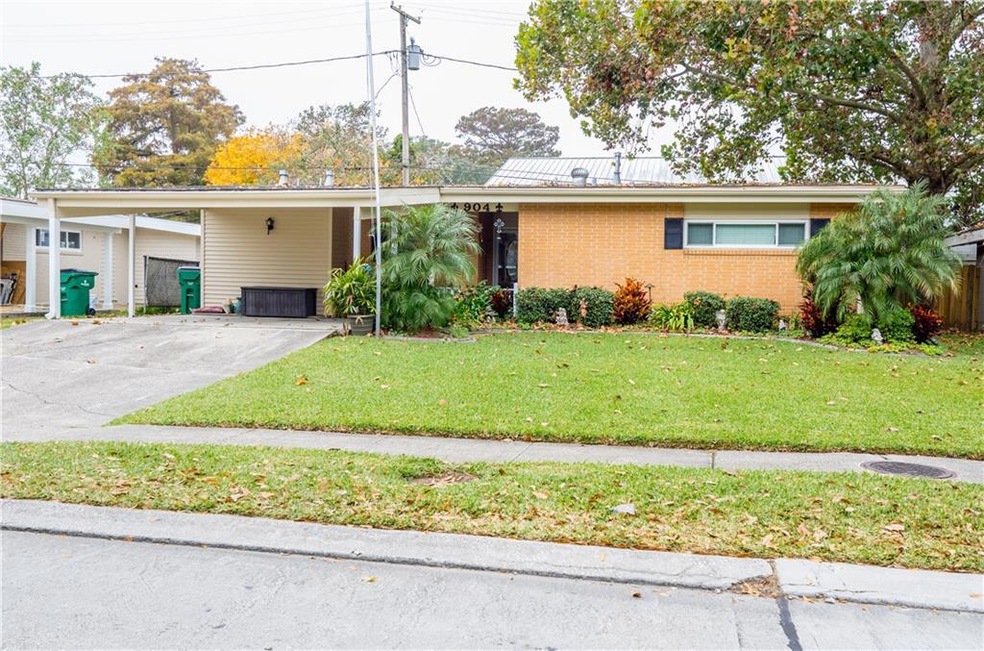 Precious house with double carport and beautiful l