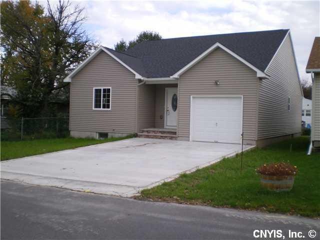 Exterior Front *** NEW CONCRETE DRIVEWAY***