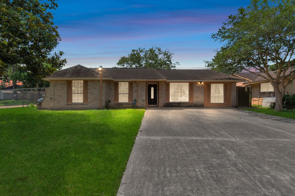 931 Fruitvale Dr, Houston, TX 77038 - photo 1